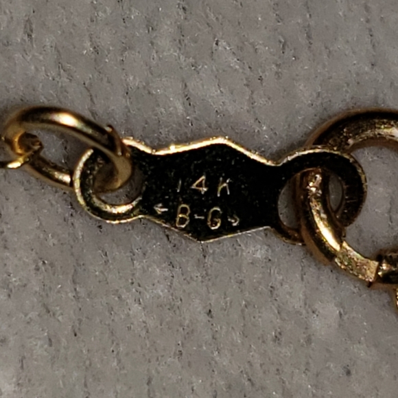 Graduated Pearls (25) necklace on 14k gold chain. From Wilson & Son, Scarsdale. - Picture 2 of 10